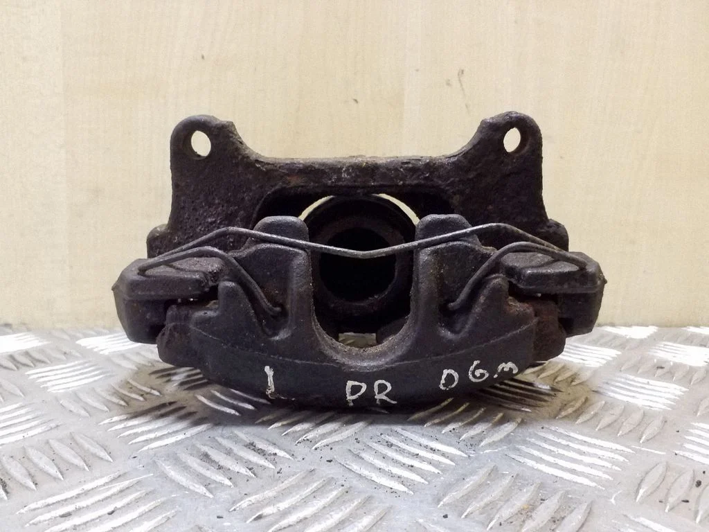 Front brake caliper – left