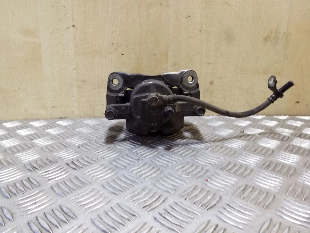 Front brake caliper – left