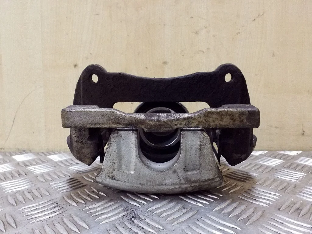 Front brake caliper – left