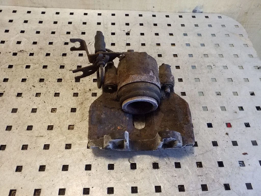 Front brake caliper – right
