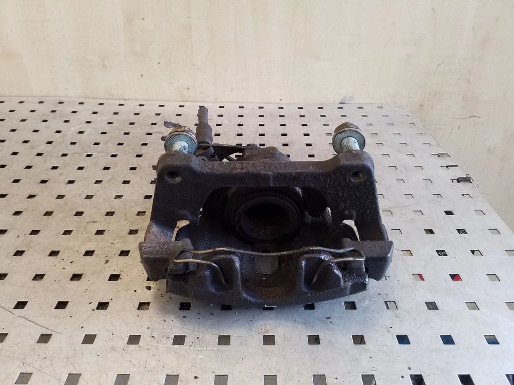 Front brake caliper – right