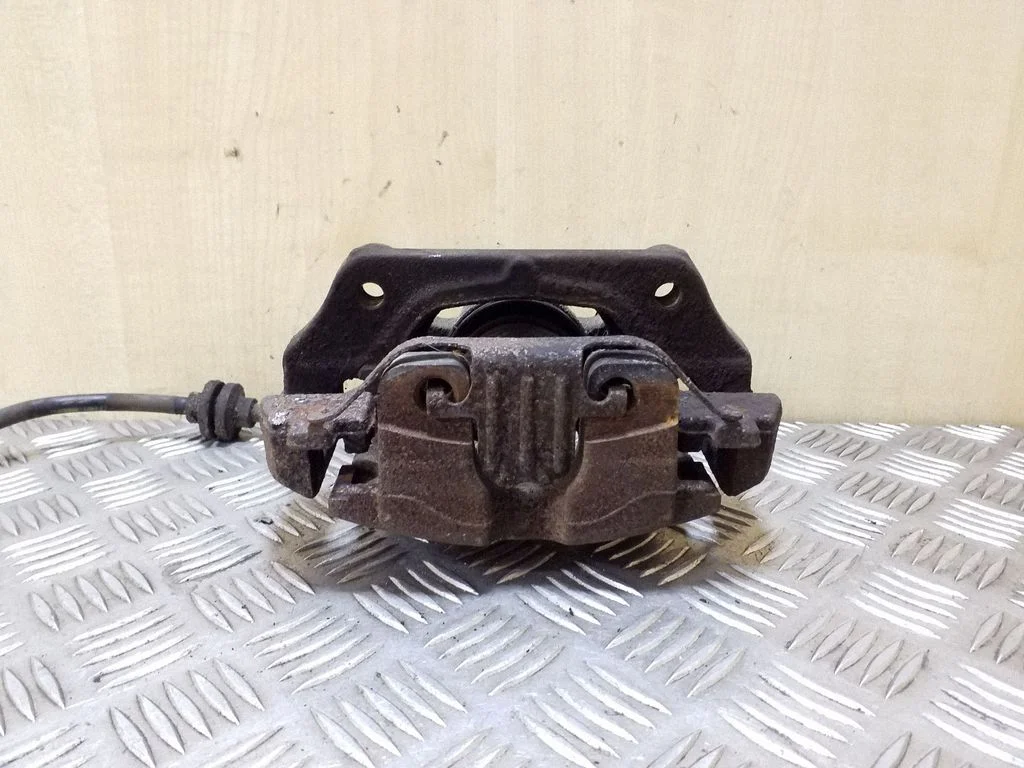 Front brake caliper – right