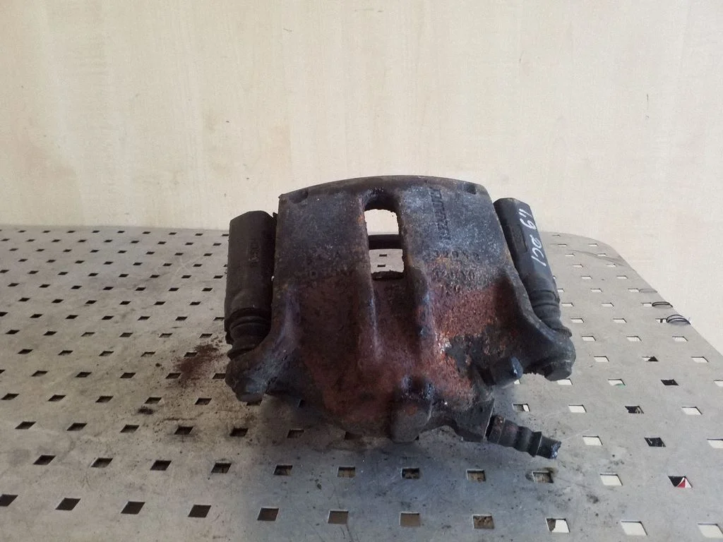 Front brake caliper – Renault Scenic II - Grand scenic II (2003-2006), right