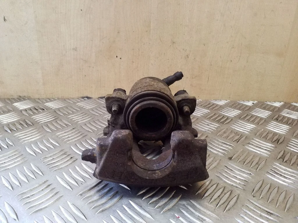 Front brake caliper – right