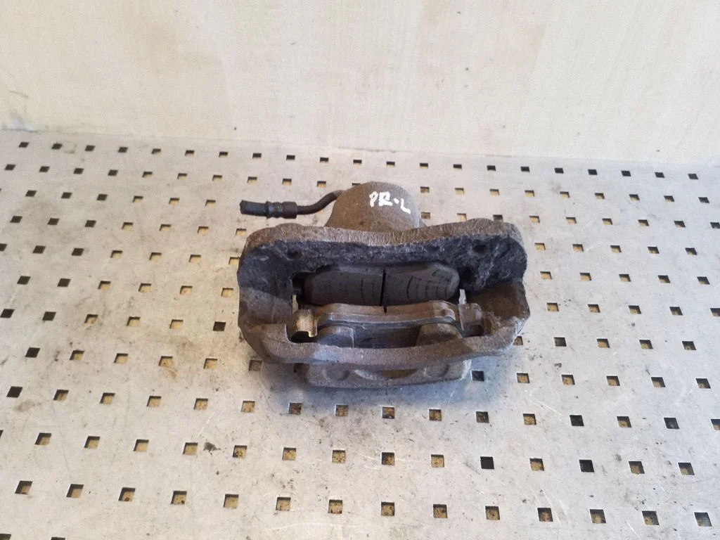 Front brake caliper – left