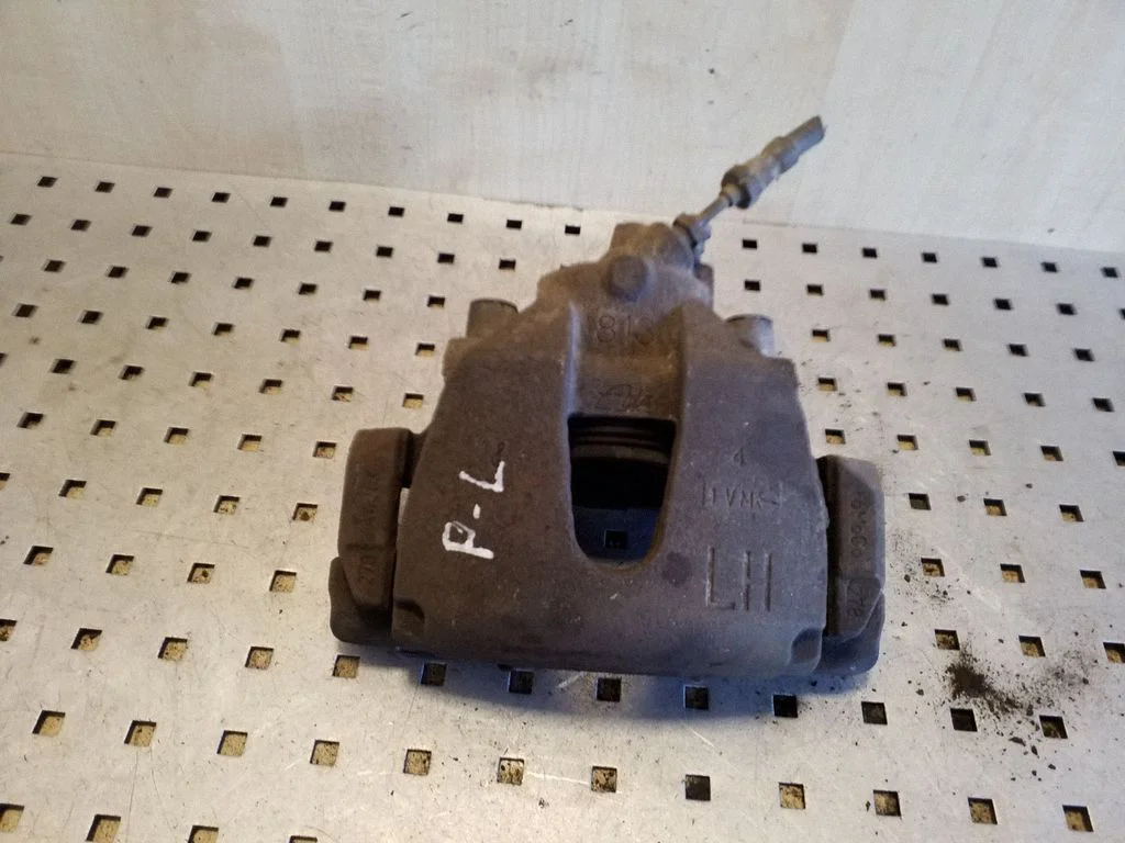 Front brake caliper – Ford Focus (2010-2017), left