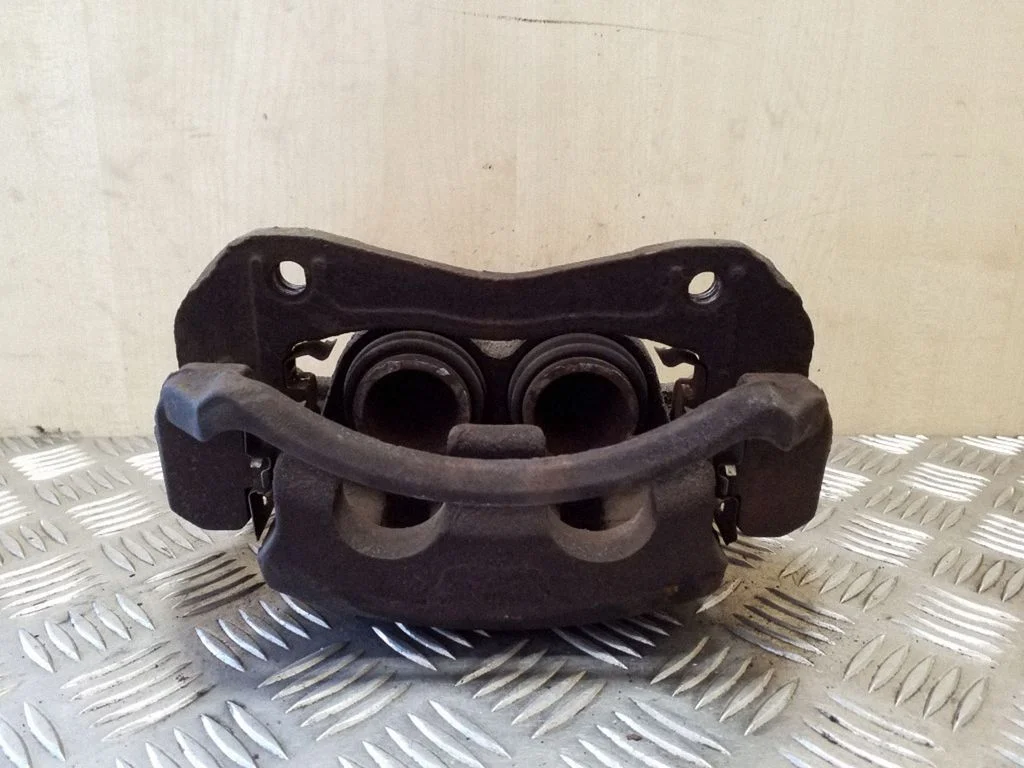 Front brake caliper – left