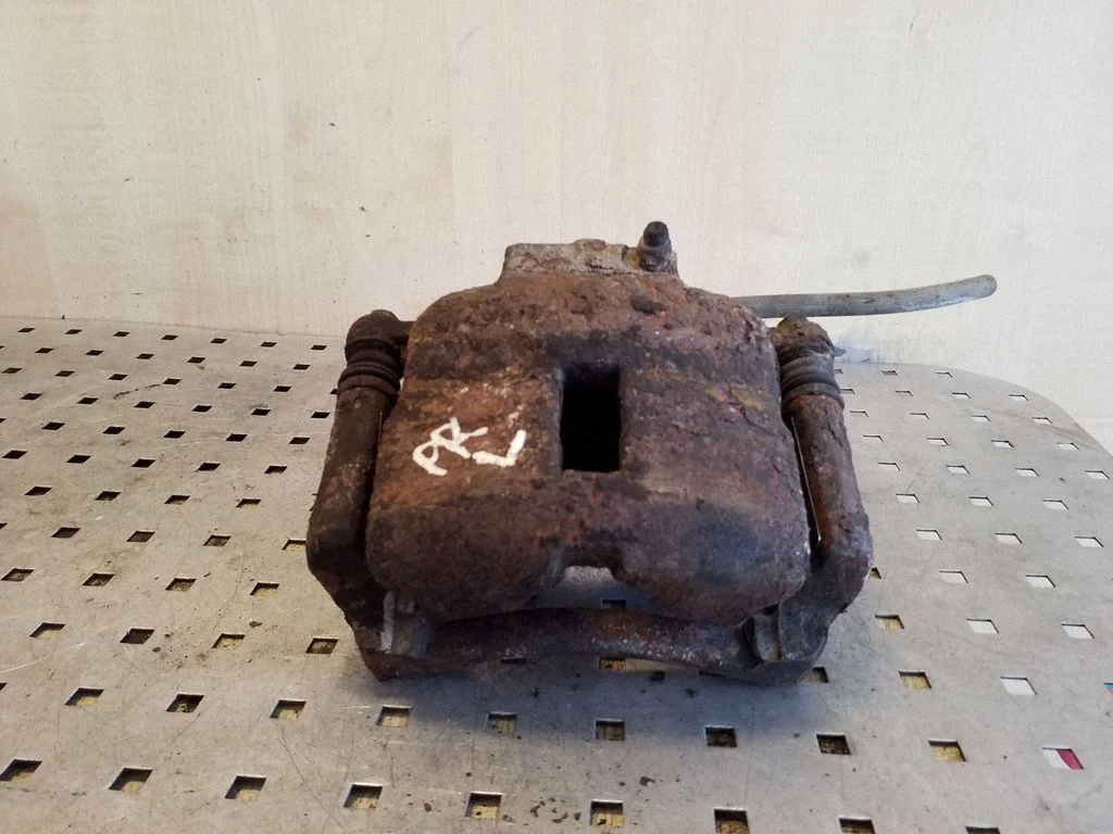 Esimene pidurisadul – Nissan Almera N16 (2000-2010), vasak