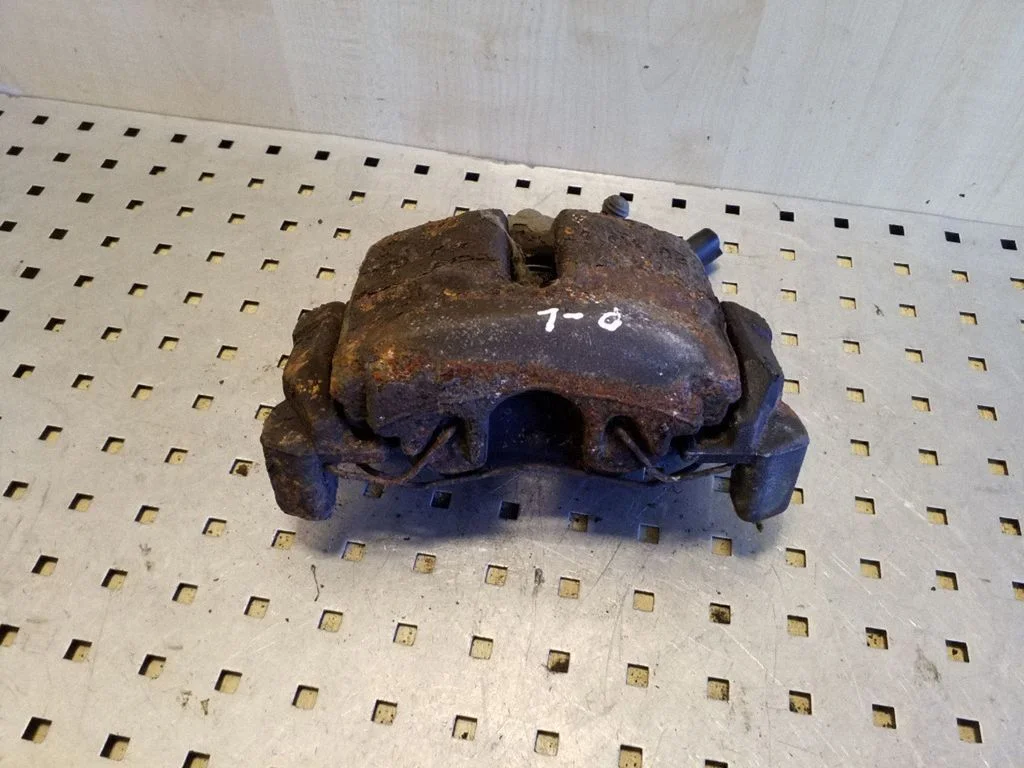 Front brake caliper – left