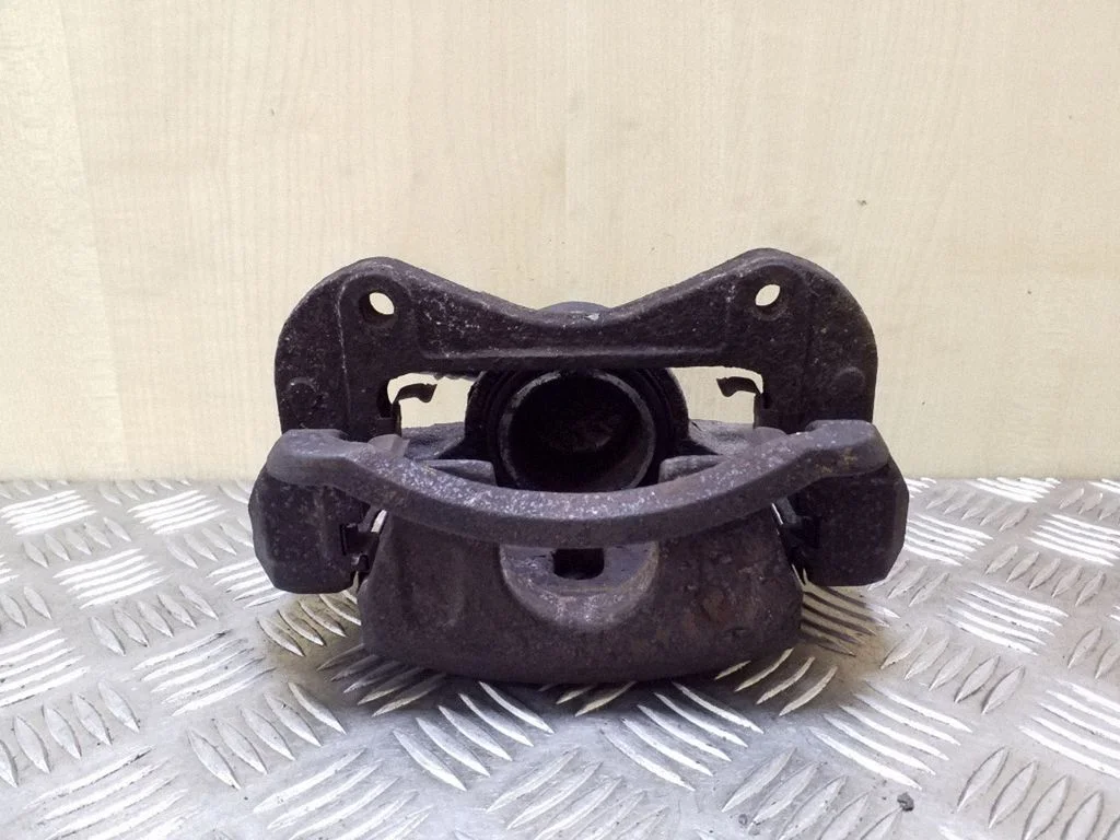 Front brake caliper – right