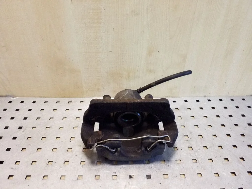 Front brake caliper – right