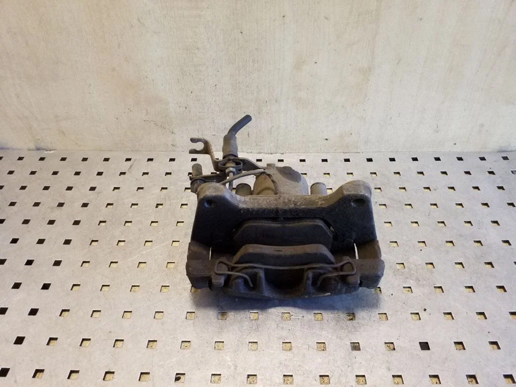 Front brake caliper – right