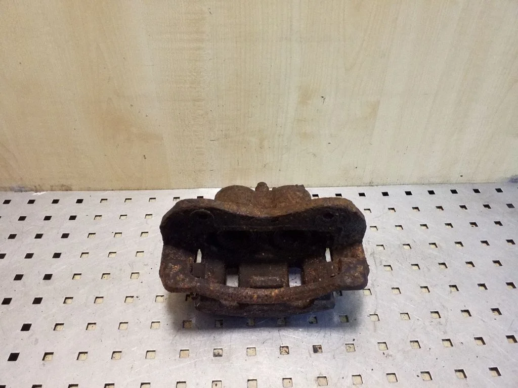 Front brake caliper – right