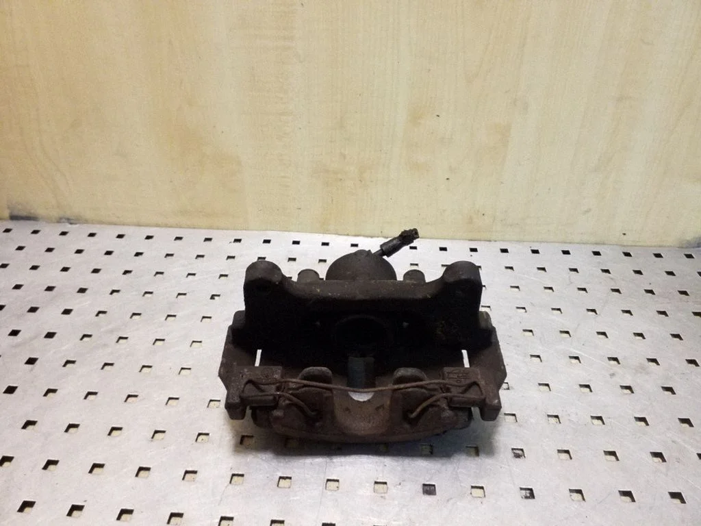 Front brake caliper – right
