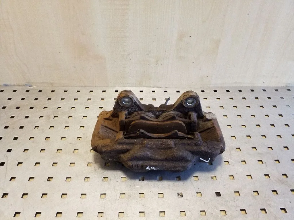 Front brake caliper – left