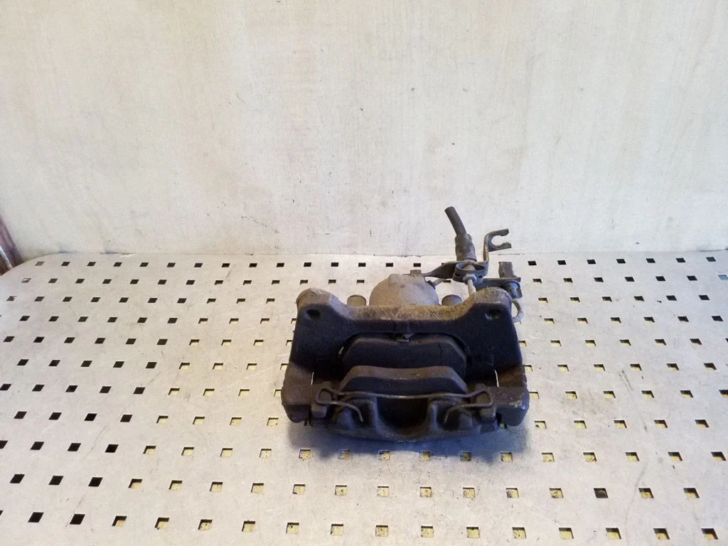 Front brake caliper – left