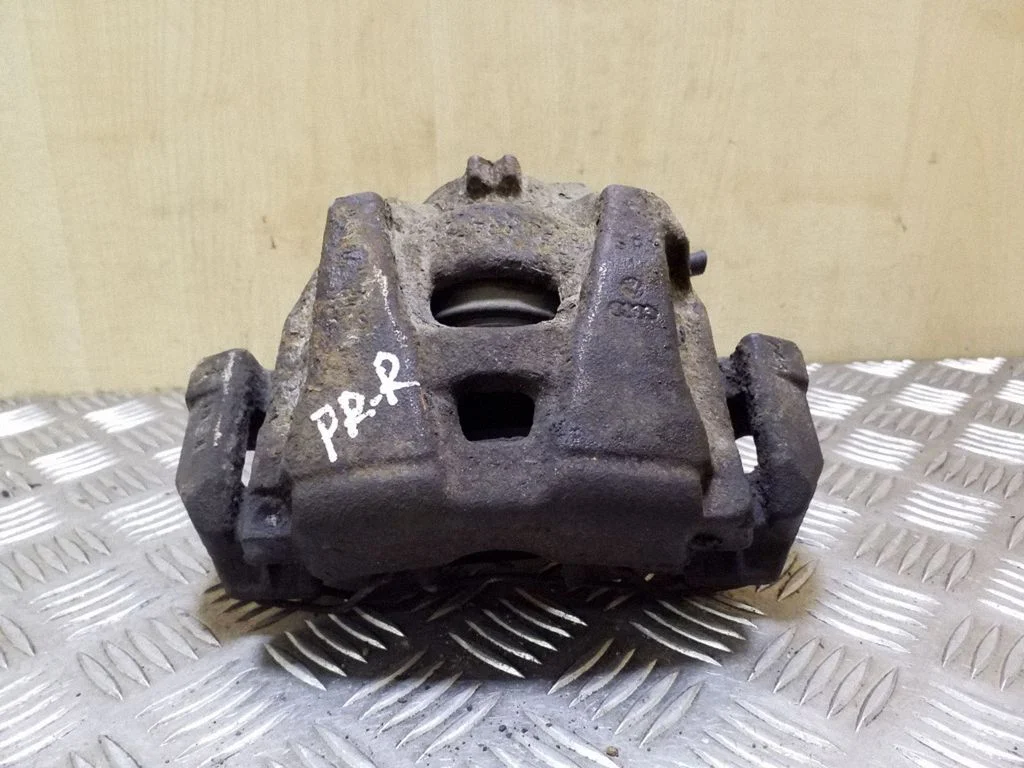 Front brake caliper – right