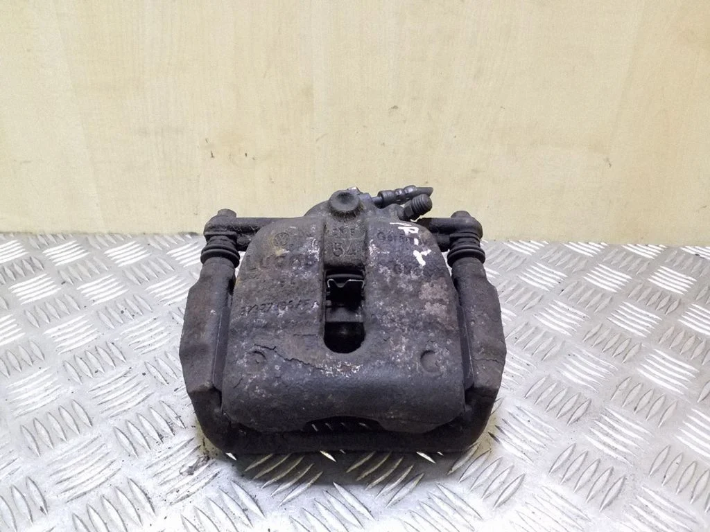 Front brake caliper – left