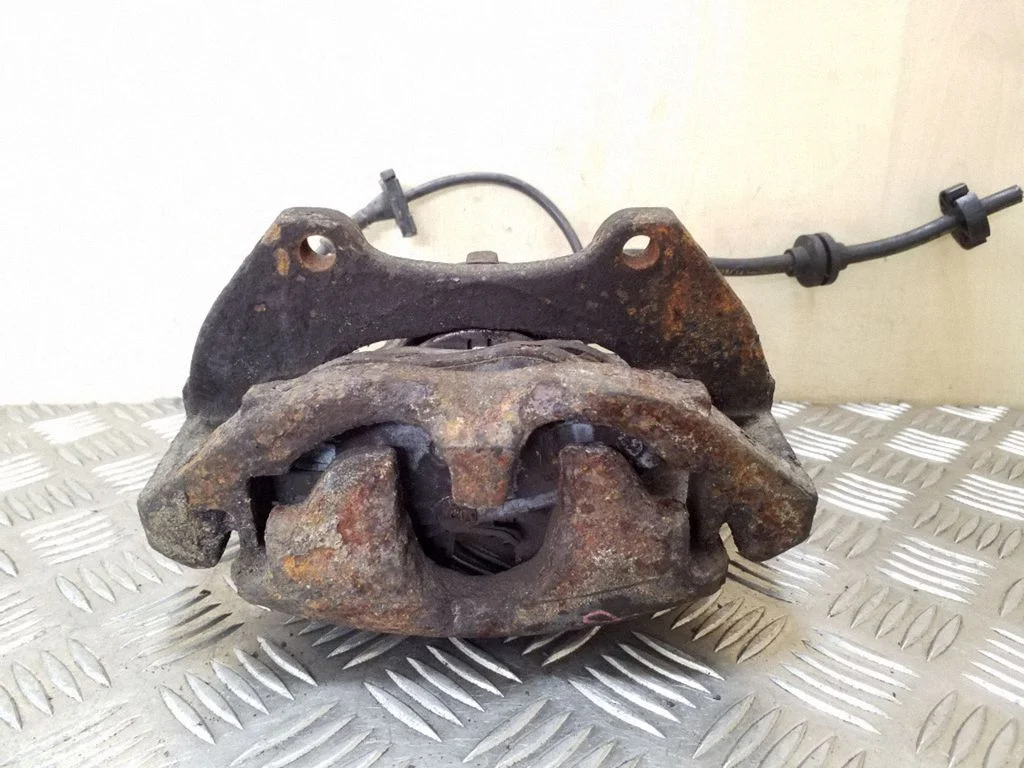 Front brake caliper – right