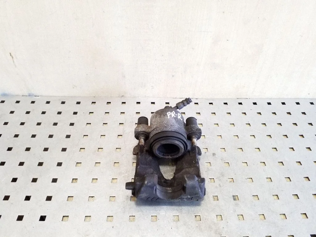 Front brake caliper – right