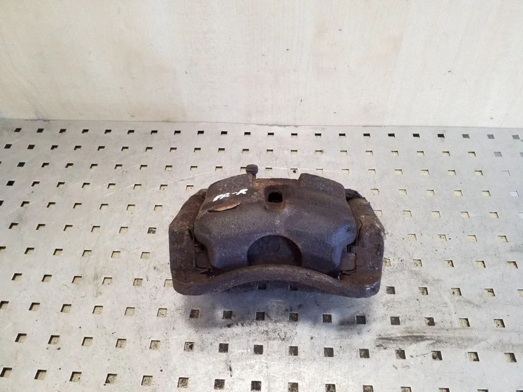Esimene pidurisadul – Nissan Qashqai+2 (2008-2010), parem