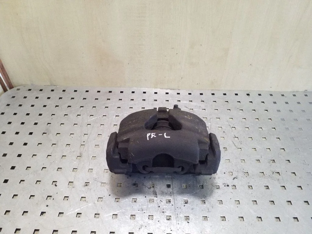 Front brake caliper 7H0105J