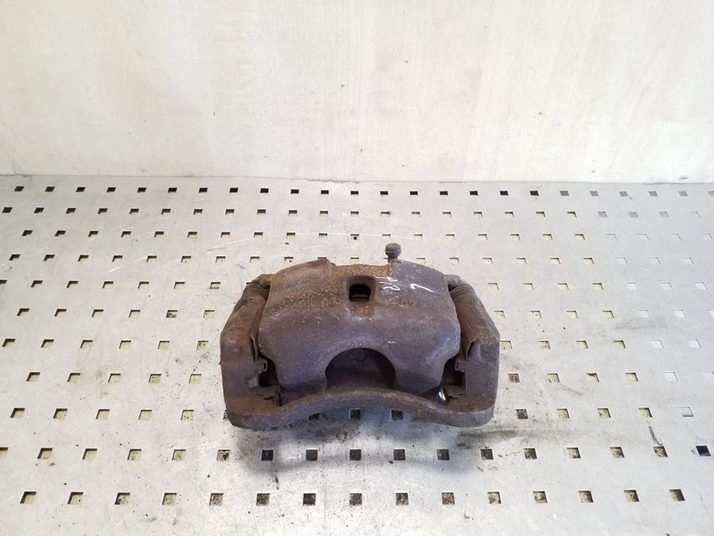 Esimene pidurisadul – Nissan Qashqai+2 (2008-2010), vasak