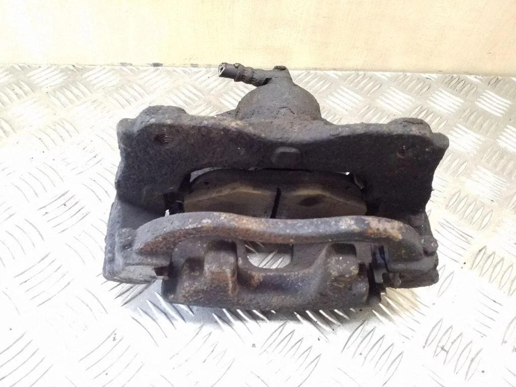 Front brake caliper – left
