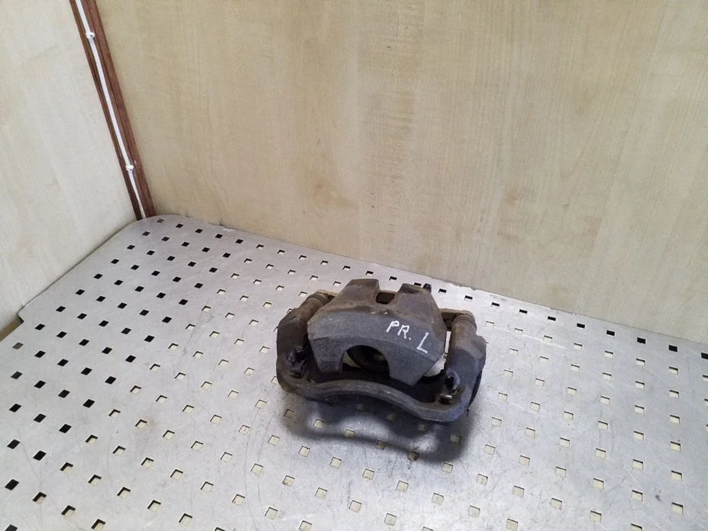 Front brake caliper – left