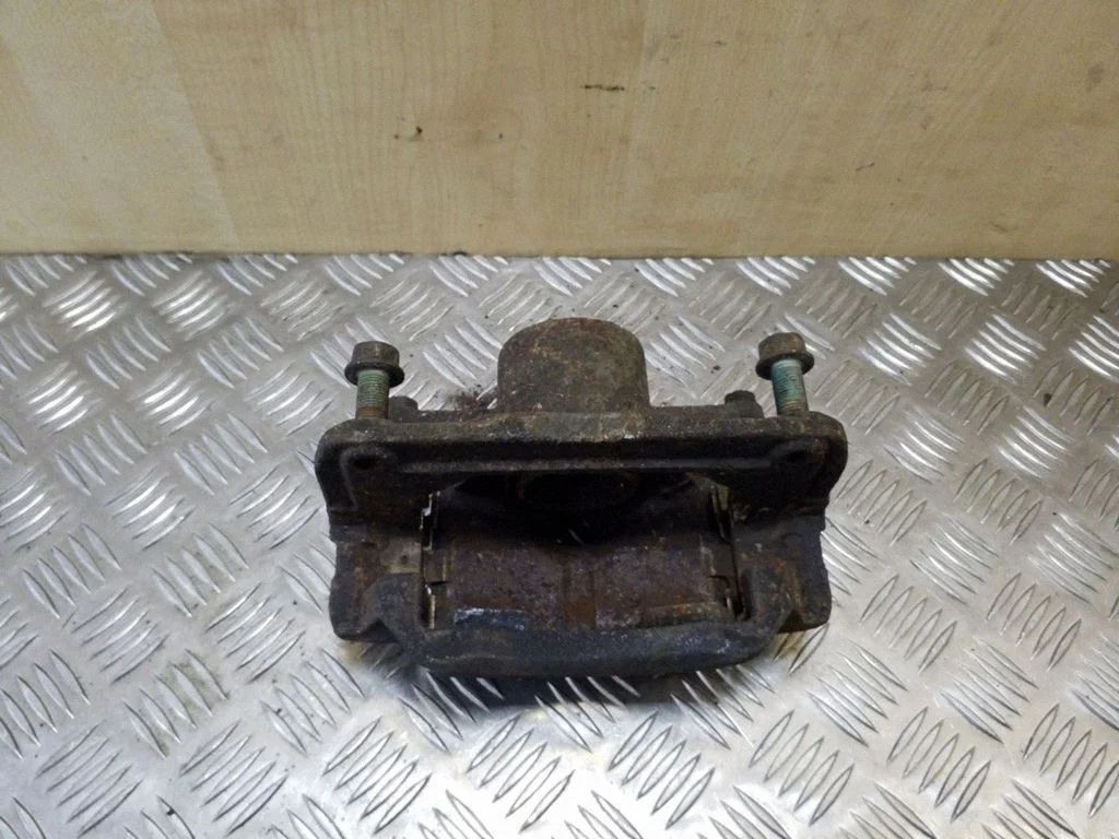 Front brake caliper – left