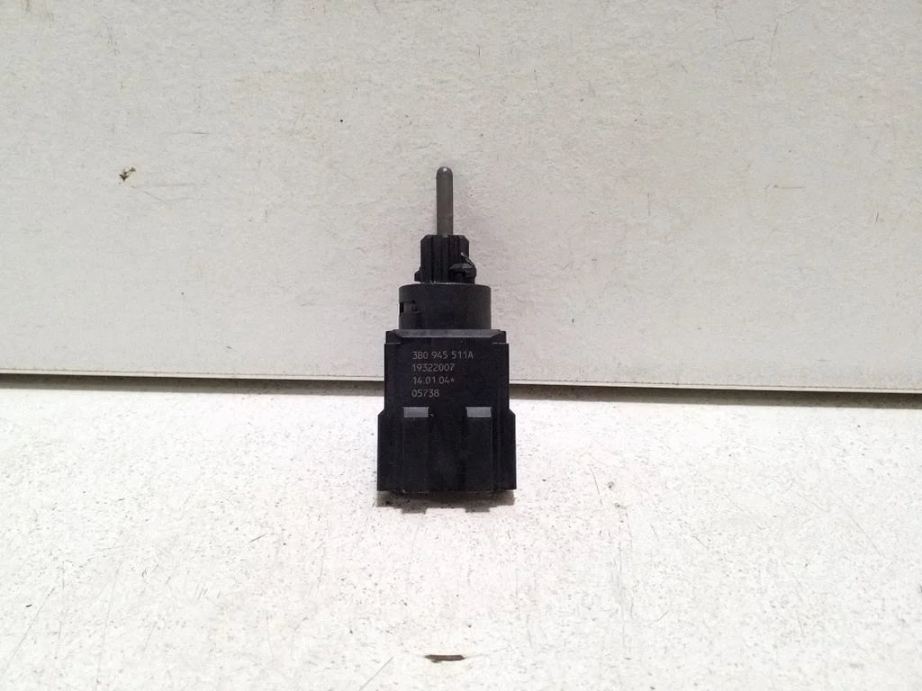 Brake pedal sensor switch – Bentley Continental (2003-2017)