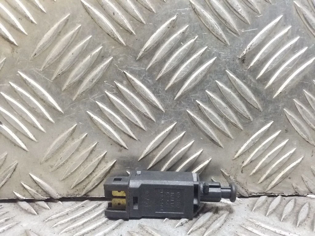 Brake pedal sensor switch – Volkswagen Golf IV (1998-2005)