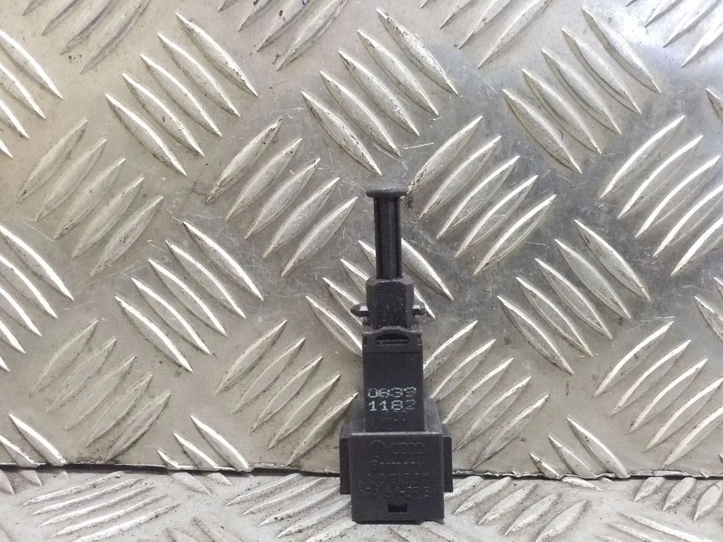 Bremžu pedāļa sensors 1J0945511A