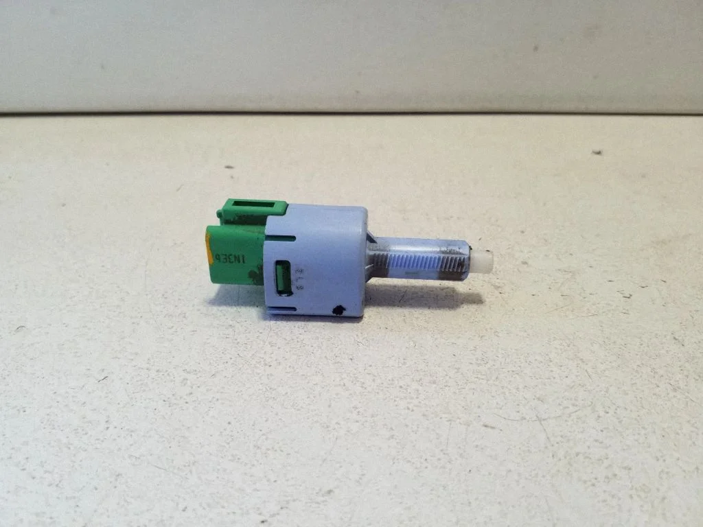 Brake pedal sensor switch F80CS53