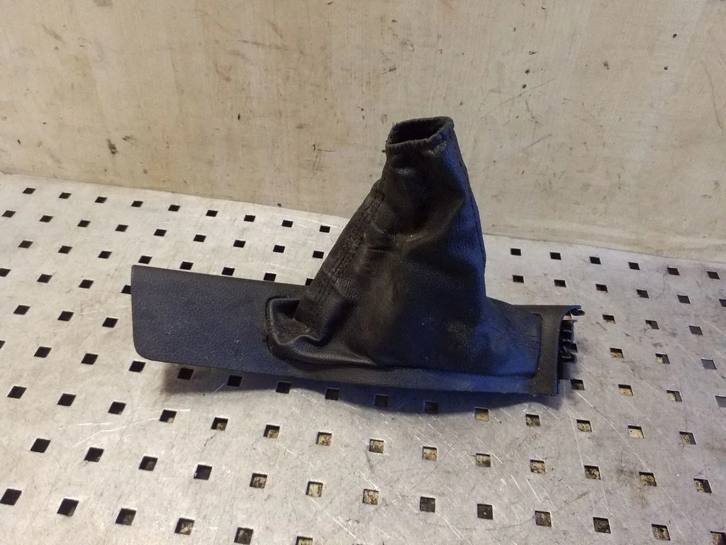 Handbrake trim – Ford Focus (2010-2017)