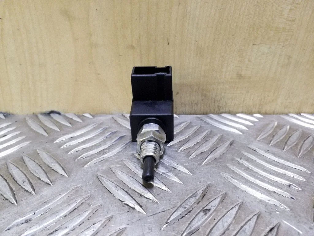 Brake pedal sensor switch