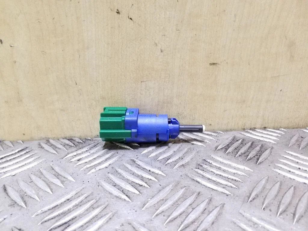 Brake pedal sensor switch 9672407680