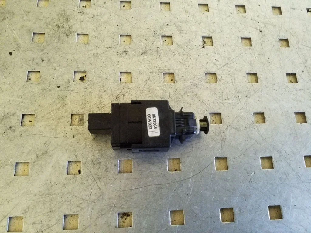 Czujnik pedału hamulca 8622064 – Volvo XC90 (2003-2006)
