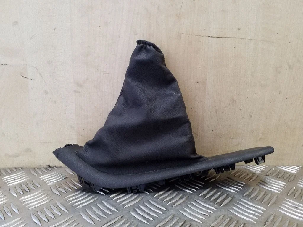 Handbrake trim – Ford Focus (2010-2017)