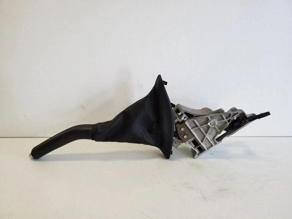 Handbrake/parking brake lever assembly 11330161