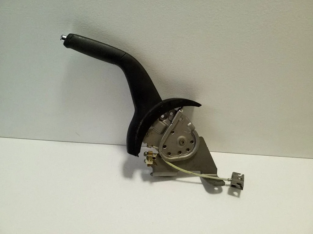 Handbrake/parking brake lever assembly
