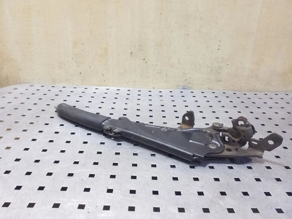 Handbrake/parking brake lever assembly