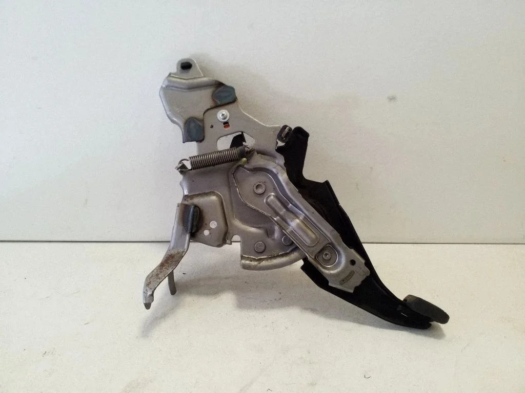Handbrake/parking brake lever assembly