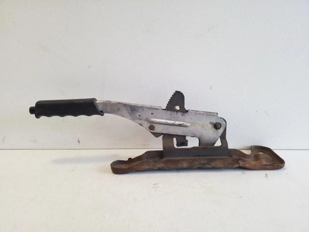Handbrake/parking brake lever assembly 701711307