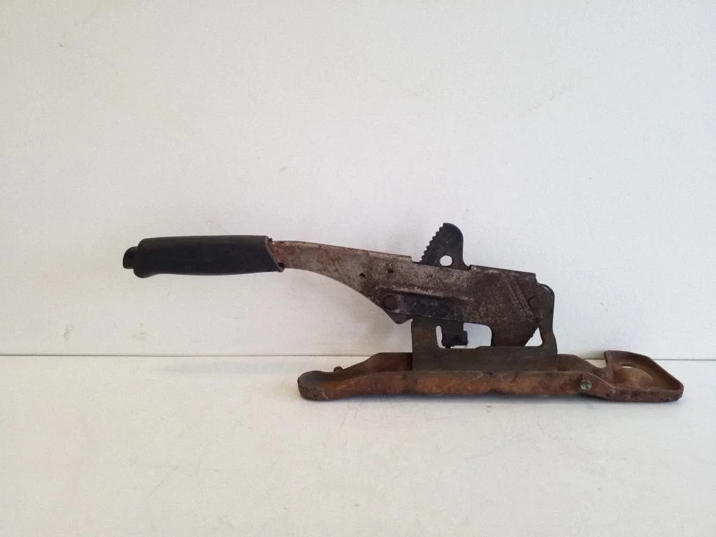 Handbrake/parking brake lever assembly 701711301C