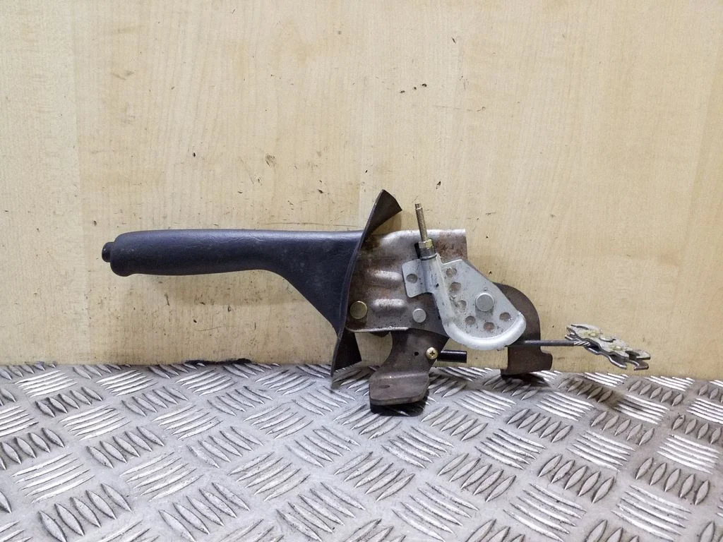 Handbrake/parking brake lever assembly