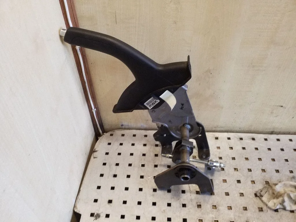 Handbrake/parking brake lever assembly