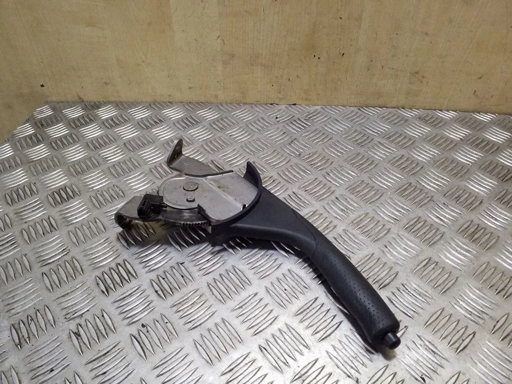 Handbrake/parking brake lever assembly
