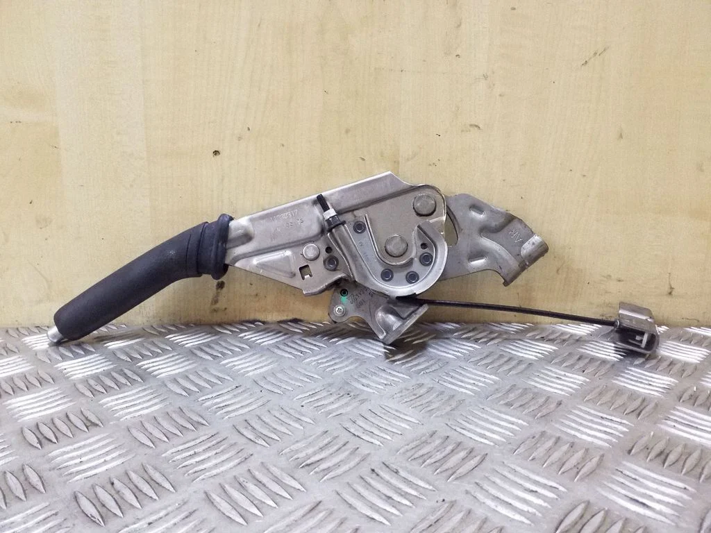 Handbrake/parking brake lever assembly – Toyota Auris E180 (2012-2018)
