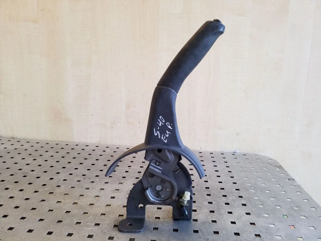 Handbrake/parking brake lever assembly